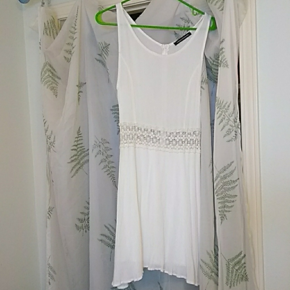 Short white dress
